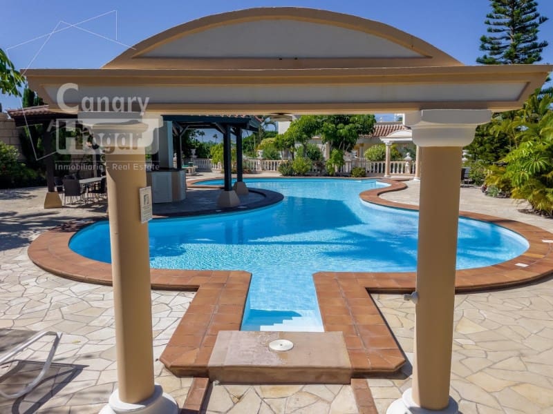 3 soveværelse Villa til salg i Playa del Duque med garage - € 2.999.000 (Ref: 9834152)