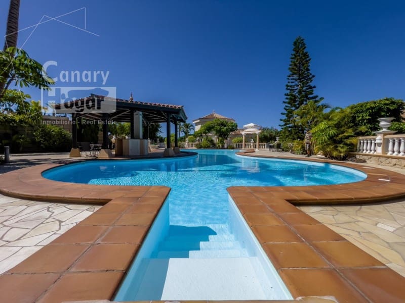 3 soveværelse Villa til salg i Playa del Duque med garage - € 2.999.000 (Ref: 9834152)