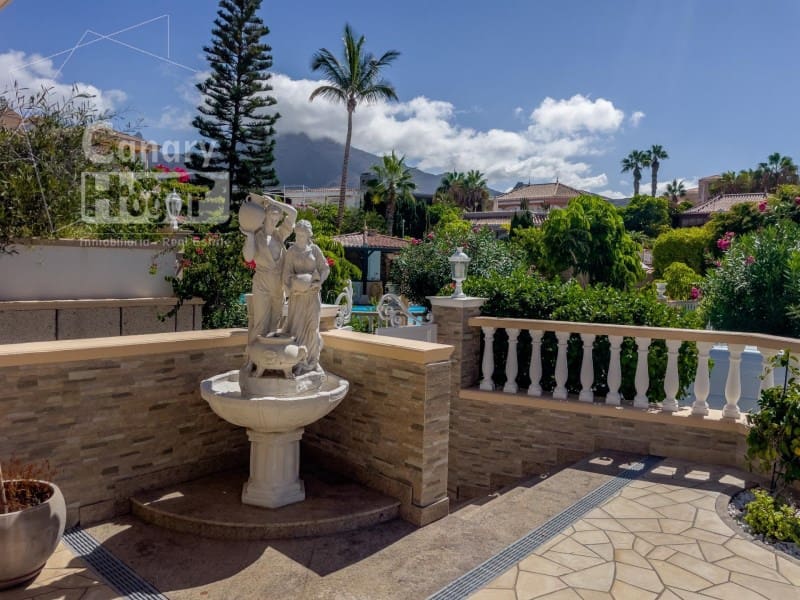 3 soveværelse Villa til salg i Playa del Duque med garage - € 2.999.000 (Ref: 9834152)
