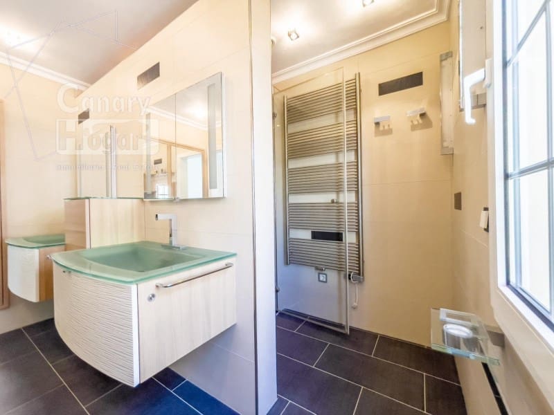 3 soveværelse Villa til salg i Playa del Duque med garage - € 2.999.000 (Ref: 9834152)