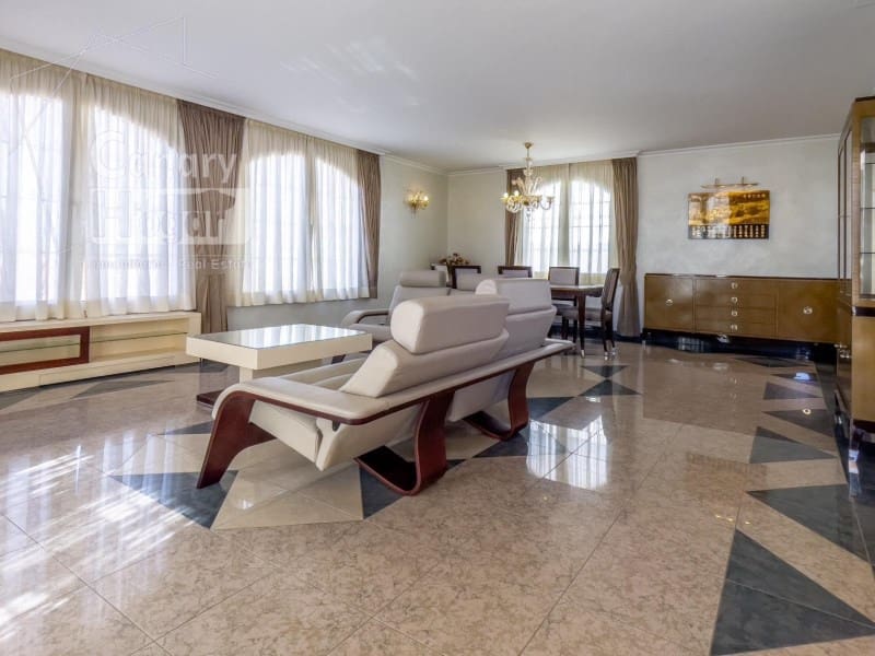 3 soveværelse Villa til salg i Playa del Duque med garage - € 2.999.000 (Ref: 9834152)