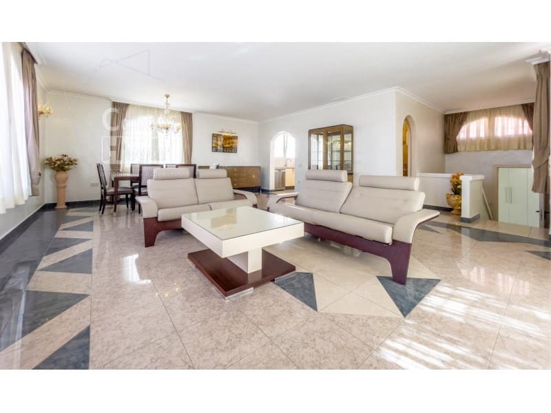 3 soveværelse Villa til salg i Playa del Duque med garage - € 2.999.000 (Ref: 9834152)