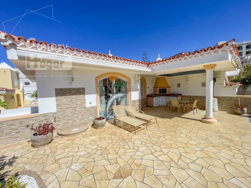 3 soveværelse Villa til salg i Playa del Duque med garage - € 2.999.000 (Ref: 9834152)