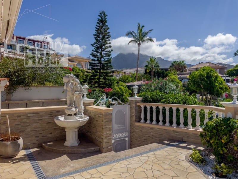 3 soveværelse Villa til salg i Playa del Duque med garage - € 2.999.000 (Ref: 9834152)