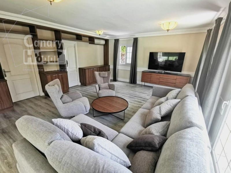 8 bedroom Villa for sale in Playa del Duque with pool garage - € 4,300,000 (Ref: 9834154)