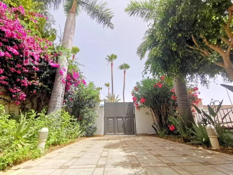 8 bedroom Villa for sale in Playa del Duque with pool garage - € 4,300,000 (Ref: 9834154)