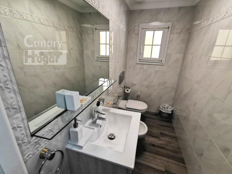 8 bedroom Villa for sale in Playa del Duque with pool garage - € 4,300,000 (Ref: 9834154)