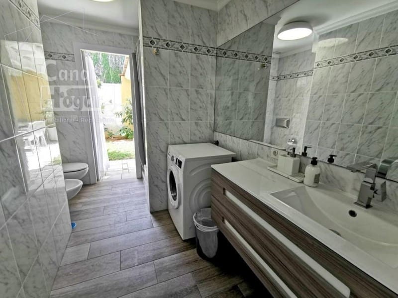 8 bedroom Villa for sale in Playa del Duque with pool garage - € 4,300,000 (Ref: 9834154)