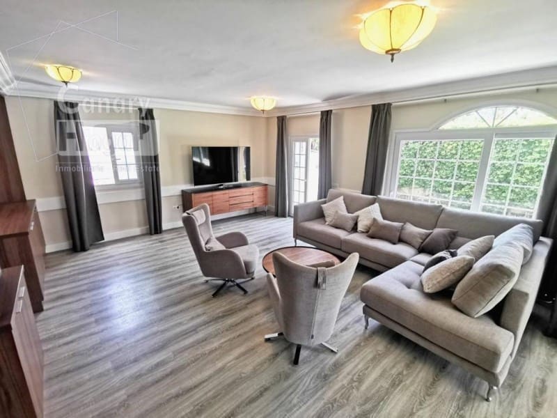 8 bedroom Villa for sale in Playa del Duque with pool garage - € 4,300,000 (Ref: 9834154)