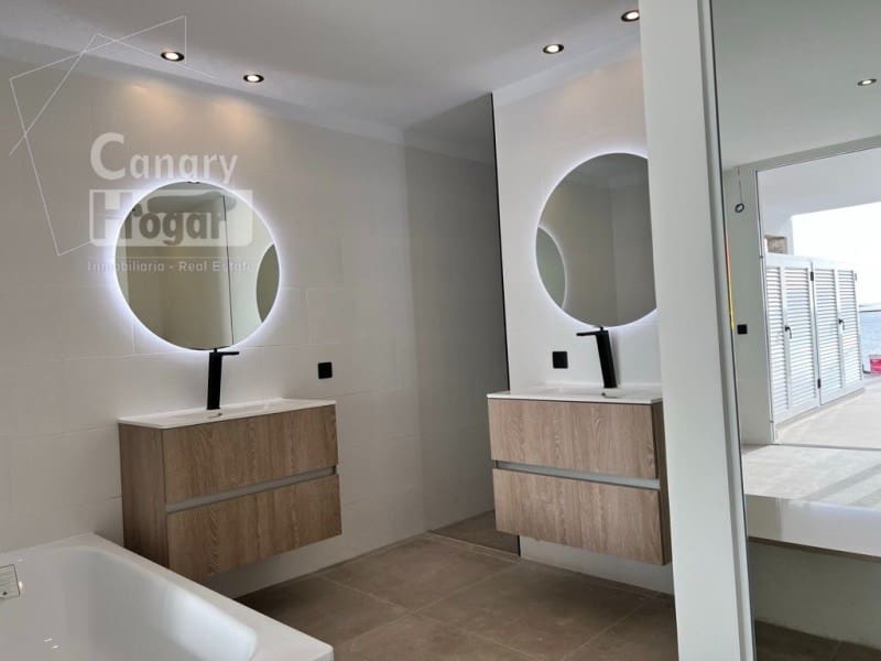3 bedroom Flat for sale in Costa del Silencio with pool garage - € 685,000 (Ref: 9834159)