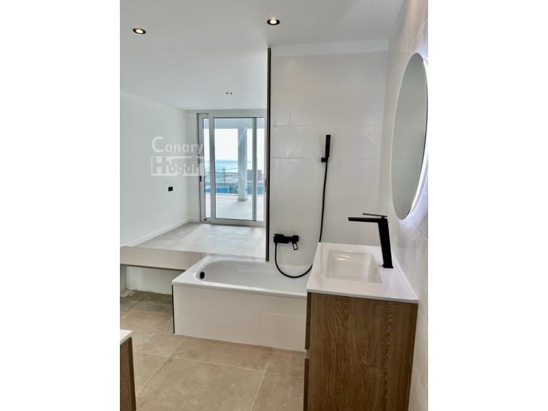 3 bedroom Flat for sale in Costa del Silencio with pool garage - € 685,000 (Ref: 9834159)