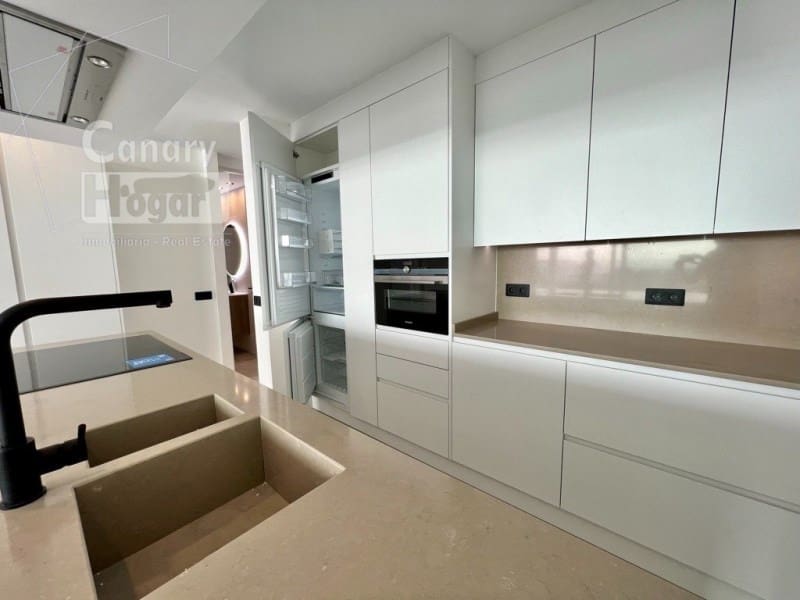 3 bedroom Flat for sale in Costa del Silencio with pool garage - € 685,000 (Ref: 9834159)