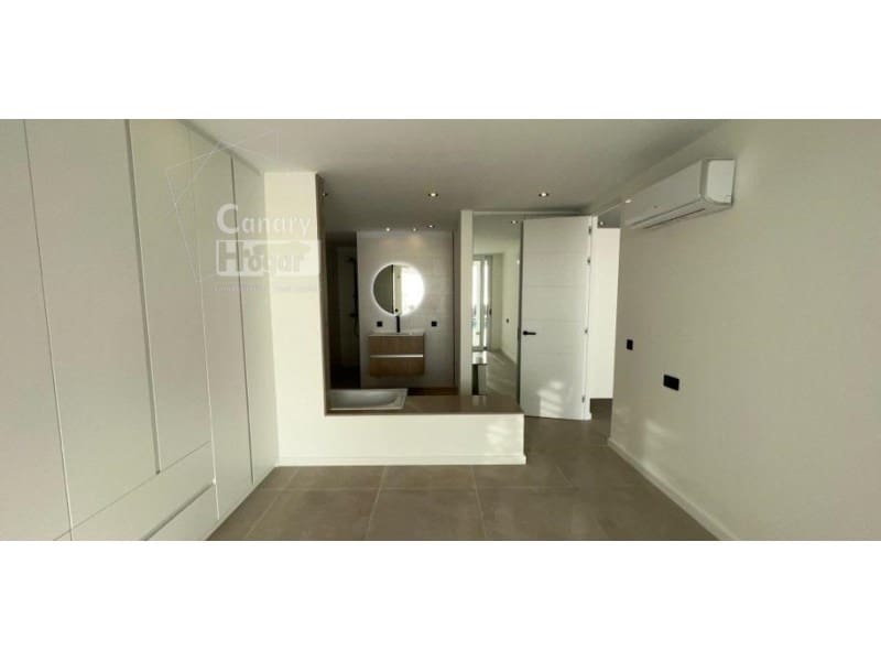 3 bedroom Flat for sale in Costa del Silencio with pool garage - € 685,000 (Ref: 9834159)