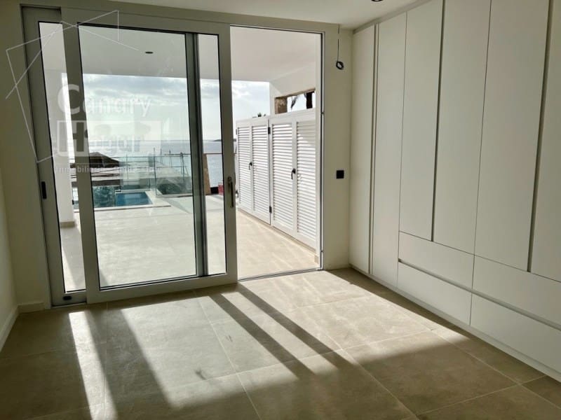 3 bedroom Flat for sale in Costa del Silencio with pool garage - € 685,000 (Ref: 9834159)