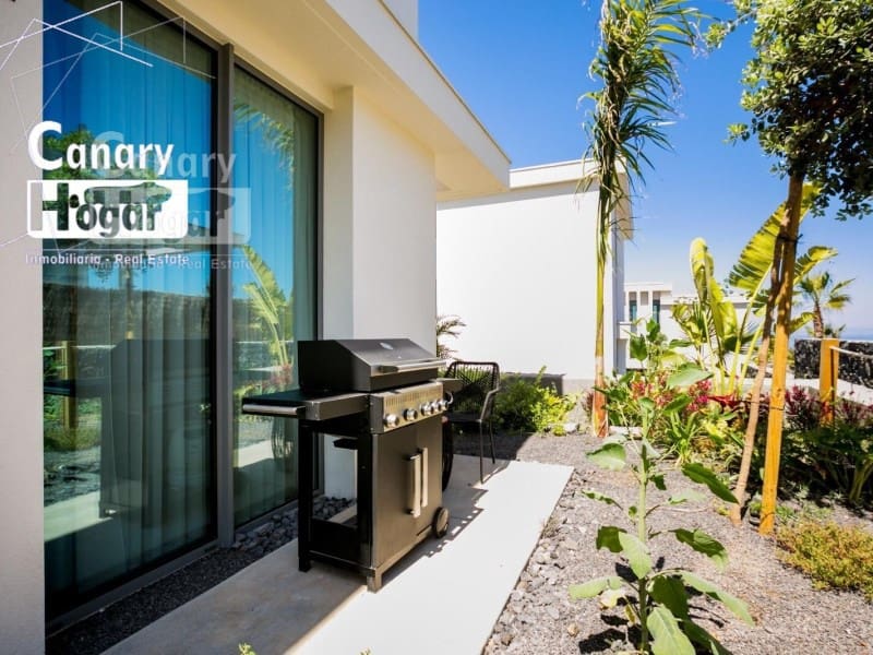 3 bedroom Villa for sale in Guia de Isora with pool garage - € 1,830,000 (Ref: 9834162)