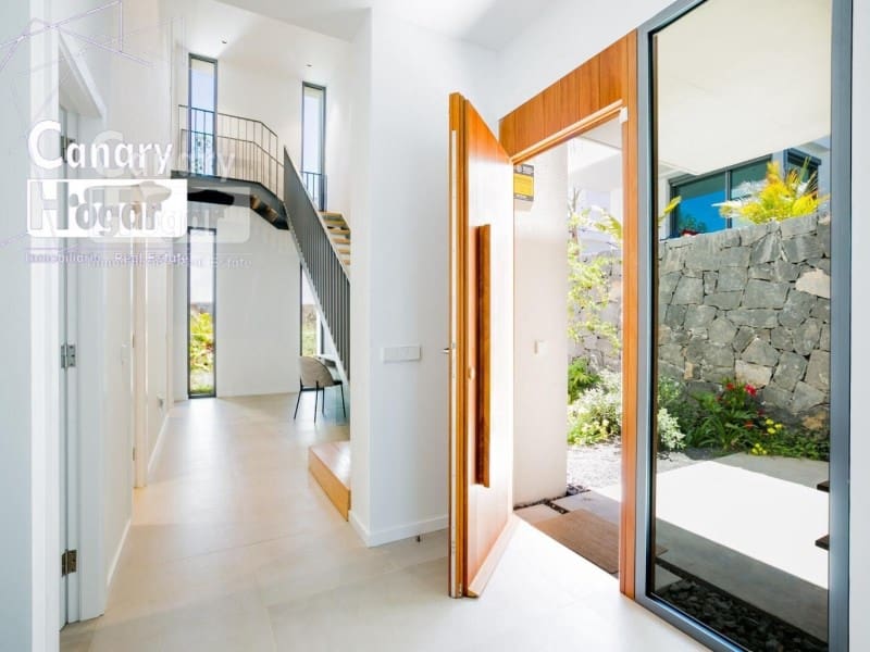 3 bedroom Villa for sale in Guia de Isora with pool garage - € 1,830,000 (Ref: 9834162)