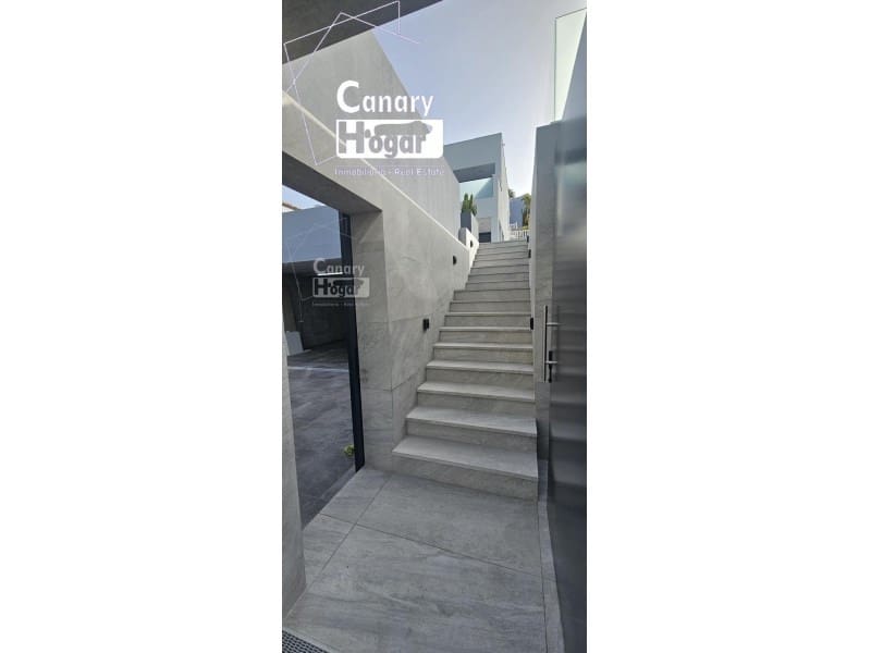 4 soverom Villa til salgs i Costa Adeje med svømmebasseng garasje - € 1 750 000 (Ref: 9834163)
