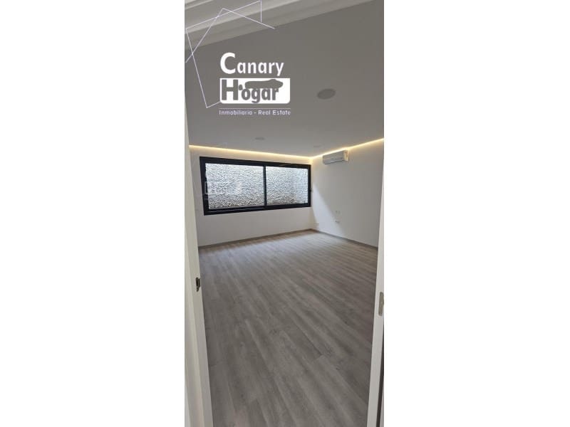 4 soverom Villa til salgs i Costa Adeje med svømmebasseng garasje - € 1 750 000 (Ref: 9834163)