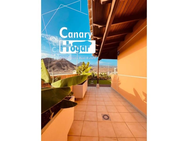 4 bedroom Villa for sale in Los Cristianos with pool garage - € 775,000 (Ref: 9834165)