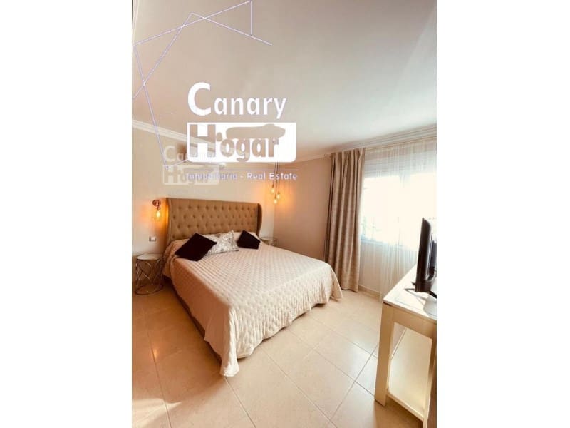 4 bedroom Villa for sale in Los Cristianos with pool garage - € 775,000 (Ref: 9834165)