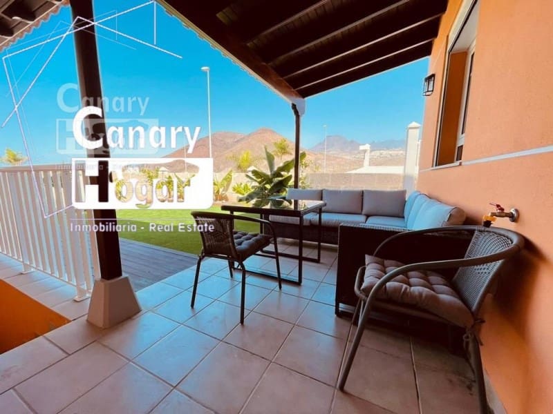 4 bedroom Villa for sale in Los Cristianos with pool garage - € 775,000 (Ref: 9834165)