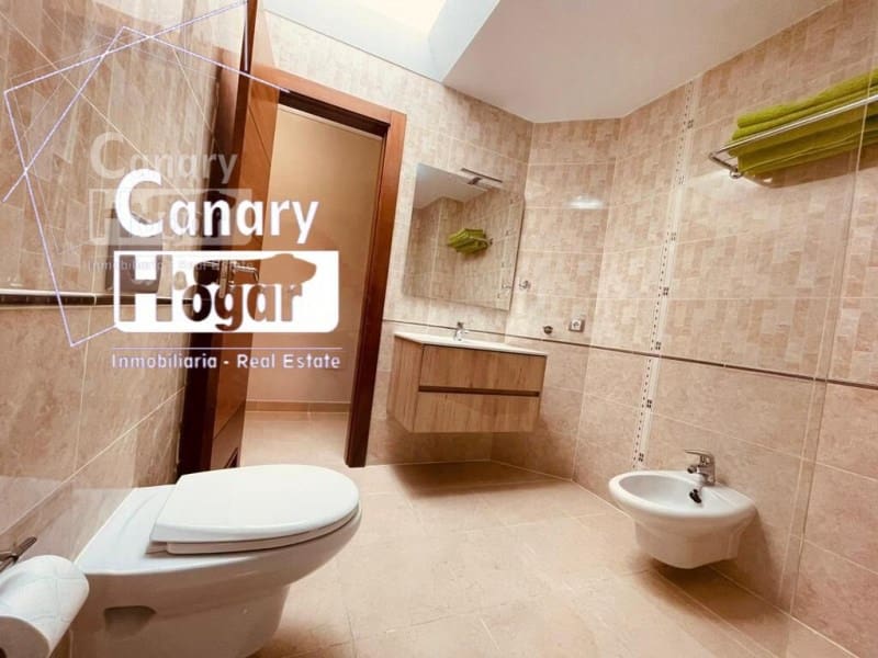 4 bedroom Villa for sale in Los Cristianos with pool garage - € 775,000 (Ref: 9834165)