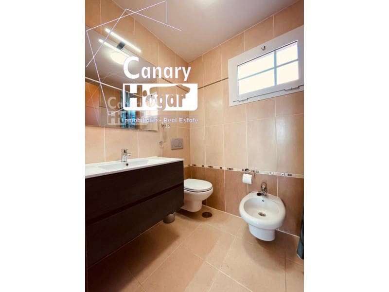 4 bedroom Villa for sale in Los Cristianos with pool garage - € 775,000 (Ref: 9834165)