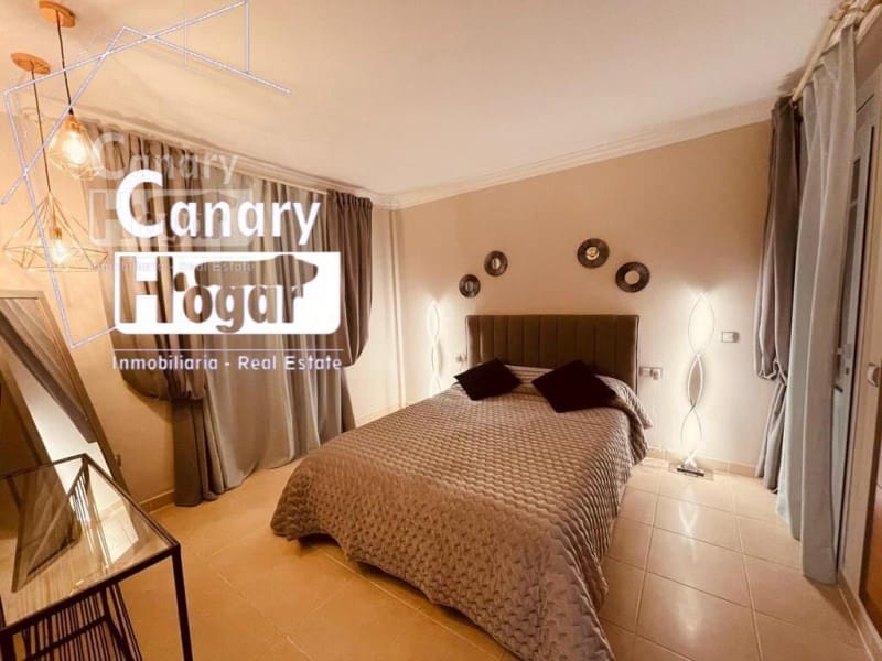 4 bedroom Villa for sale in Los Cristianos with pool garage - € 775,000 (Ref: 9834165)