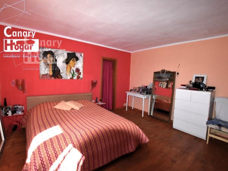 4 bedroom Villa for sale in Adeje with garage - € 950,000 (Ref: 9834166)