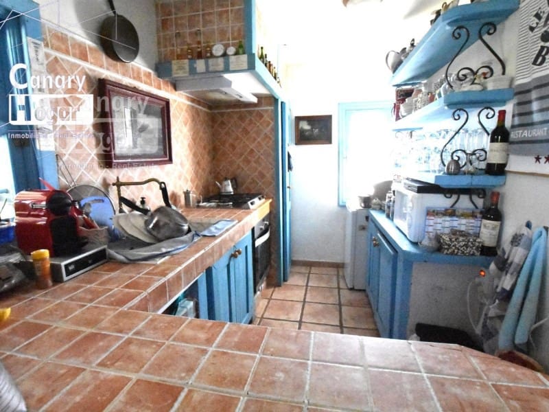 4 bedroom Villa for sale in Adeje with garage - € 950,000 (Ref: 9834166)