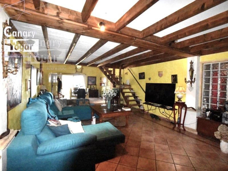 4 bedroom Villa for sale in Adeje with garage - € 950,000 (Ref: 9834166)