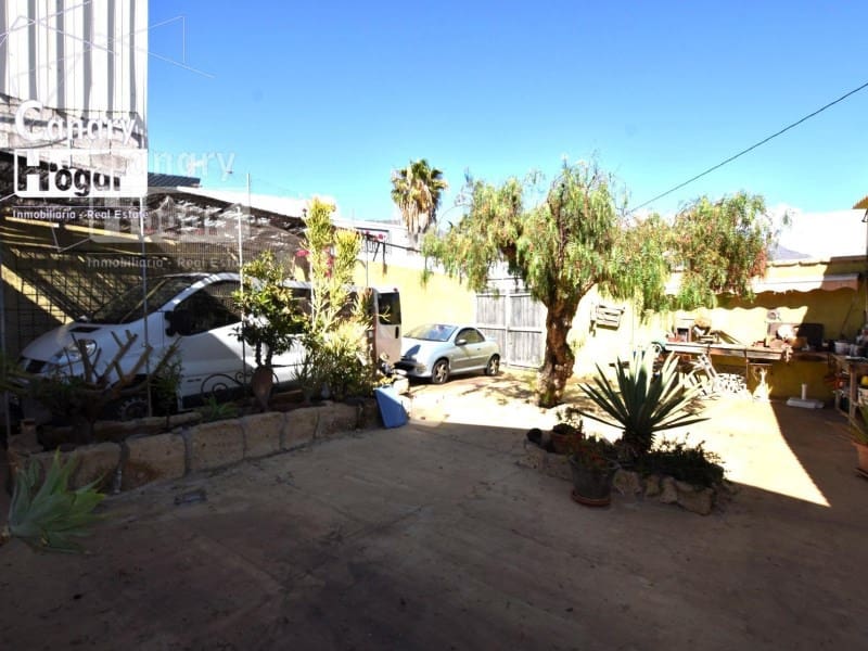 4 bedroom Villa for sale in Adeje with garage - € 950,000 (Ref: 9834166)