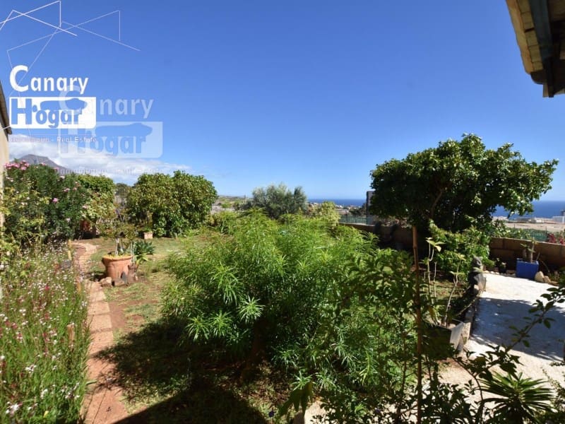 4 bedroom Villa for sale in Adeje with garage - € 950,000 (Ref: 9834166)