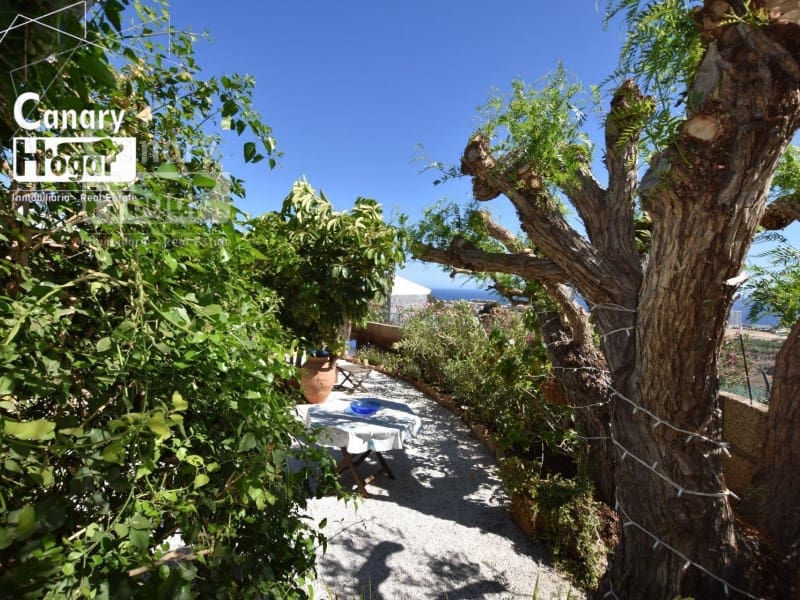 4 bedroom Villa for sale in Adeje with garage - € 950,000 (Ref: 9834166)