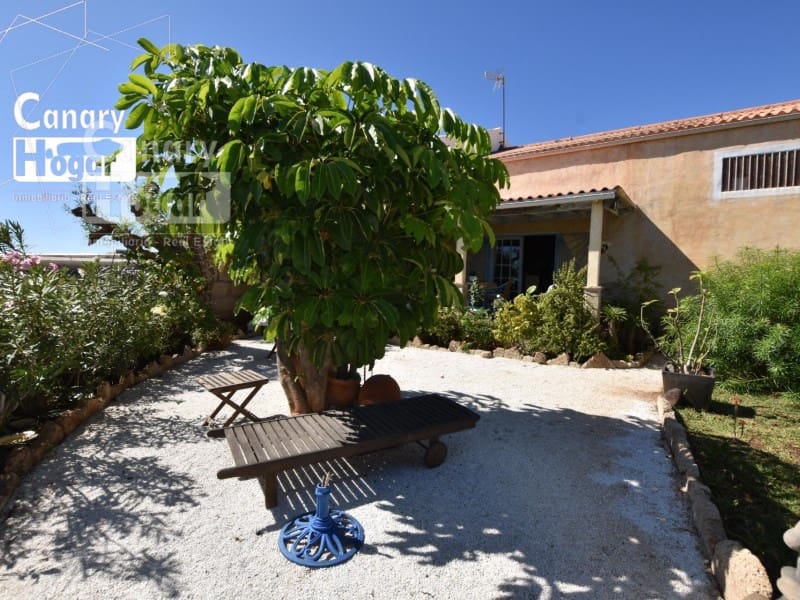 4 bedroom Villa for sale in Adeje with garage - € 950,000 (Ref: 9834166)