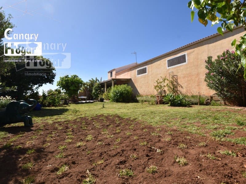 4 bedroom Villa for sale in Adeje with garage - € 950,000 (Ref: 9834166)
