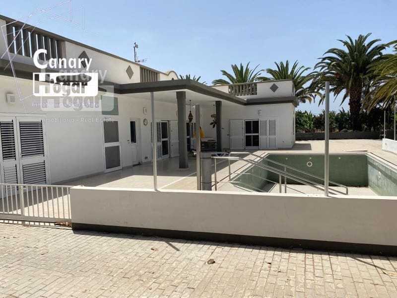 5 bedroom Finca/Country House for sale in Guaza with pool garage - € 1,600,000 (Ref: 9834170)