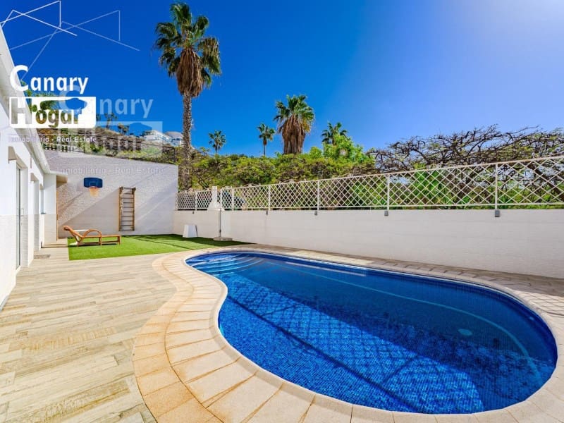 10 bedroom Villa for sale in Costa Adeje with pool garage - € 2,500,000 (Ref: 9834177)