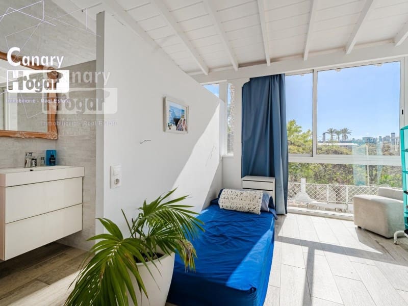 10 bedroom Villa for sale in Costa Adeje with pool garage - € 2,500,000 (Ref: 9834177)