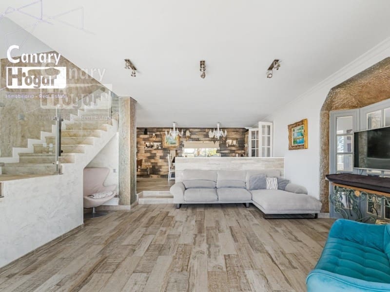10 bedroom Villa for sale in Costa Adeje with pool garage - € 2,500,000 (Ref: 9834177)