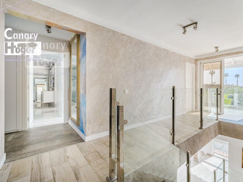 10 bedroom Villa for sale in Costa Adeje with pool garage - € 2,500,000 (Ref: 9834177)