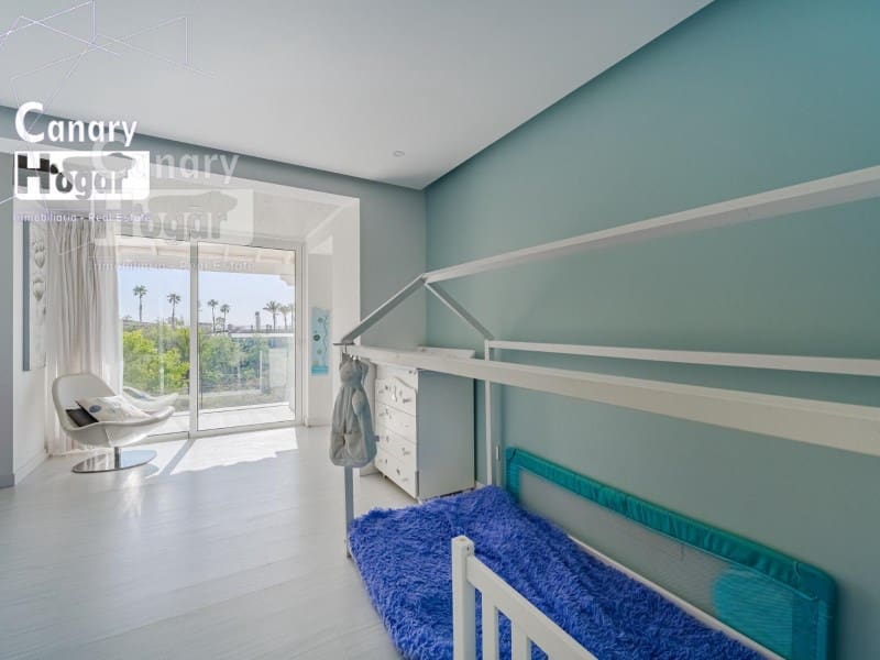 10 bedroom Villa for sale in Costa Adeje with pool garage - € 2,500,000 (Ref: 9834177)