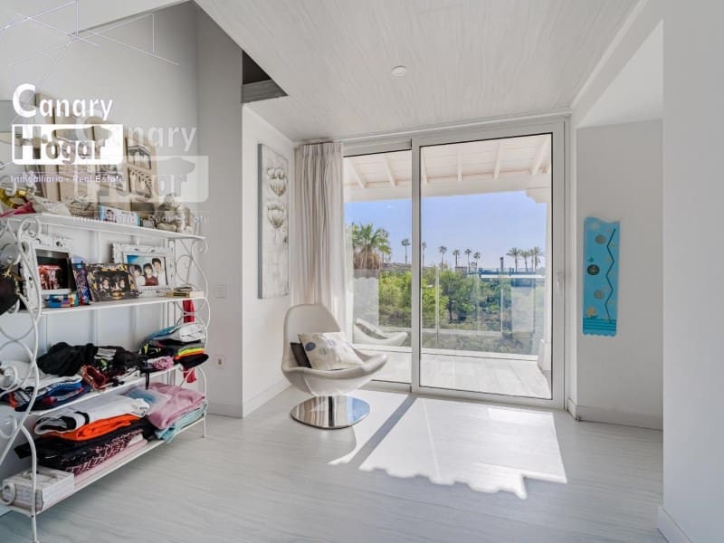 10 bedroom Villa for sale in Costa Adeje with pool garage - € 2,500,000 (Ref: 9834177)