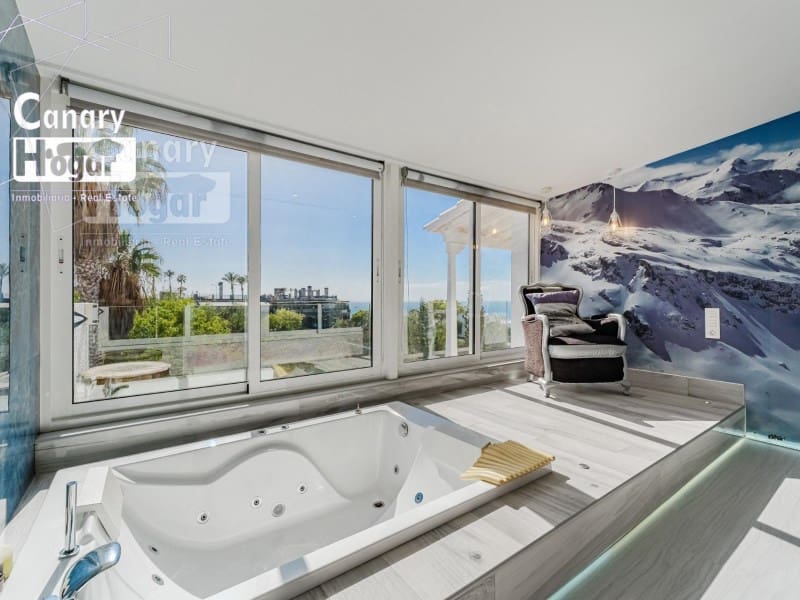 10 bedroom Villa for sale in Costa Adeje with pool garage - € 2,500,000 (Ref: 9834177)