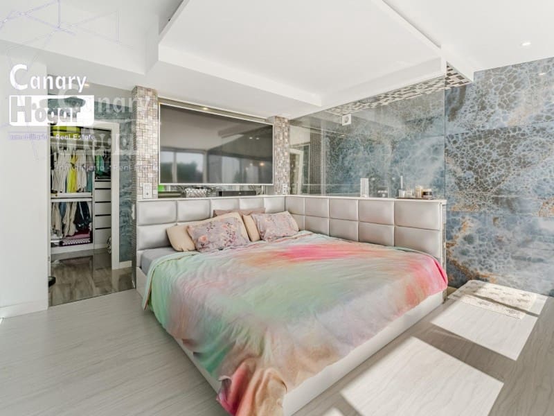 10 bedroom Villa for sale in Costa Adeje with pool garage - € 2,500,000 (Ref: 9834177)