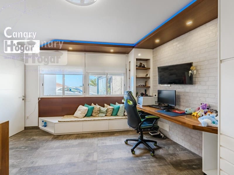 10 bedroom Villa for sale in Costa Adeje with pool garage - € 2,500,000 (Ref: 9834177)
