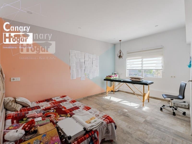 10 bedroom Villa for sale in Costa Adeje with pool garage - € 2,500,000 (Ref: 9834177)