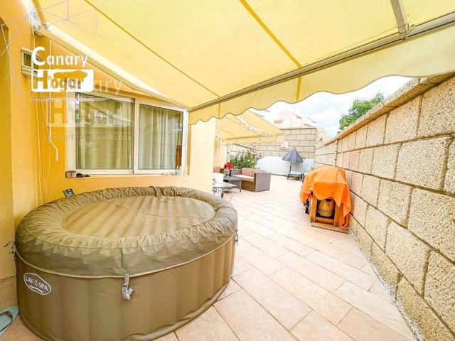 4 bedroom Villa for sale in Playa de Fañabé Alto, Adeje with pool garage - € 669,000 (Ref: 9836407)