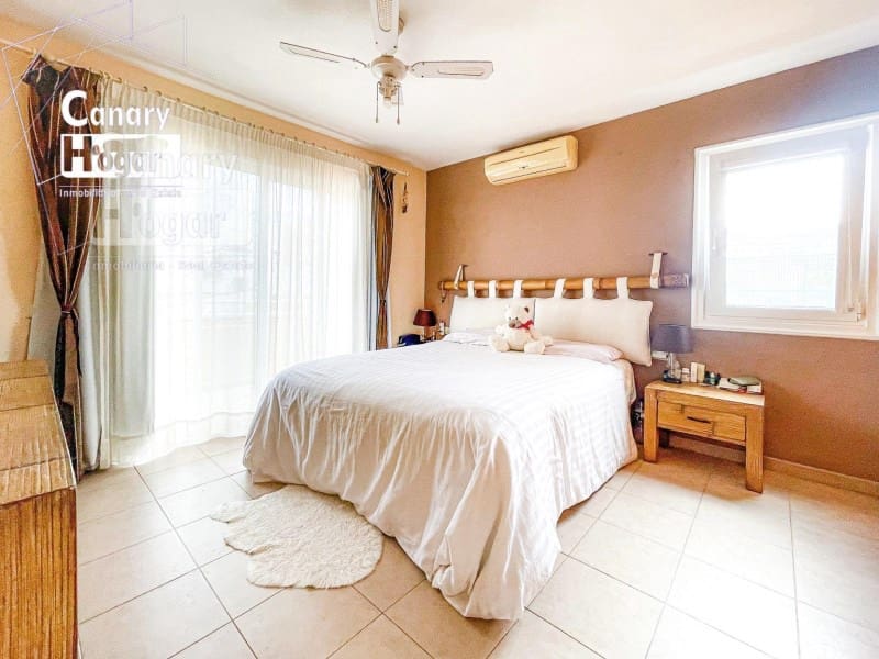 4 soveværelse Villa til salg i Costa Adeje med swimmingpool garage - € 669.000 (Ref: 9836407)