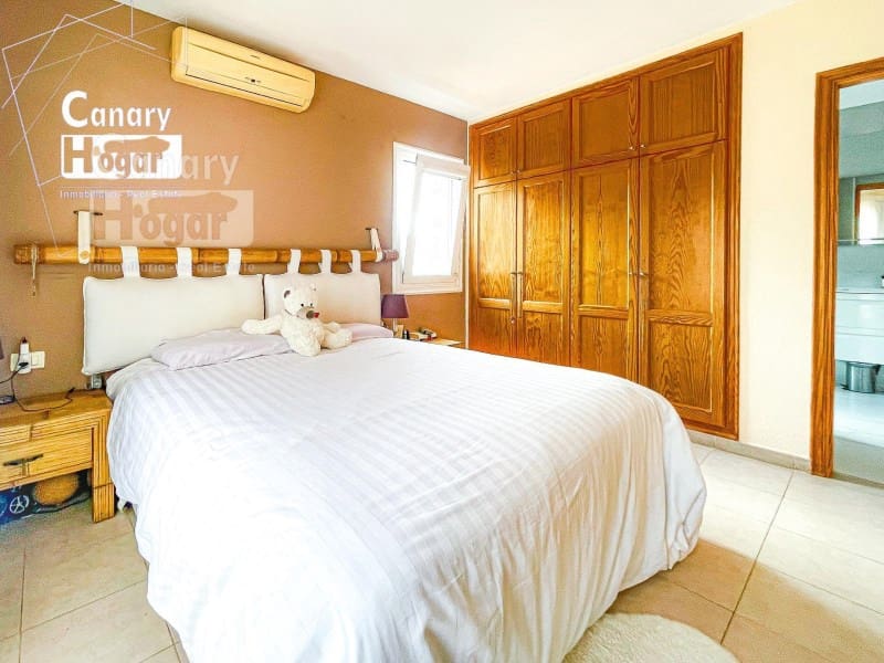 4 soveværelse Villa til salg i Costa Adeje med swimmingpool garage - € 669.000 (Ref: 9836407)